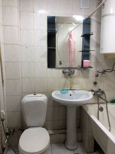 Uzunmüddətli kirayə mənzillər: Koroğlu parkının düz yaxınlığında və bir neçə universitetə (ADA, Tibb — 11