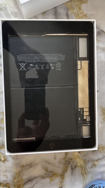 i̇pad: Продам satıram İpad 6 Ehtiyat hissələri üçün iPad 6 modeli A1893