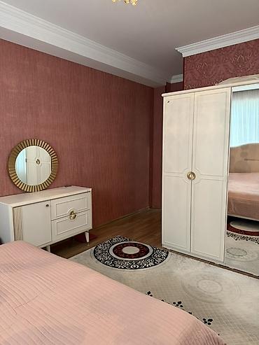 naborlar: Yataq otağı dəsti Tərkibi: - Çarpayı – yumşaq başlıqla, açıq krem — 2
