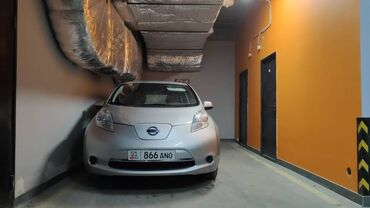 зарядка для машины: Nissan Leaf: 2011 г., Электромобиль, Хэтчбэк