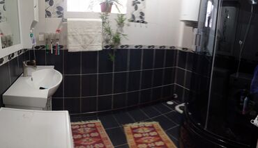 Посуточная аренда домов: Сдаётся дом по суточно в центре города Каракол,просторный 5комн дом — 8