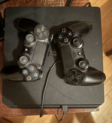 Xbox Series X: Playstation 4 1tb 2 orjinal joystick evde işlenilib yaxşı veziyetdedi
