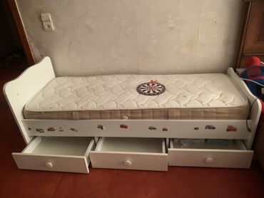yataq mebeli 2ci el: İşlənmiş, Təknəfərlik çarpayı, Matras ilə, Siyirməli