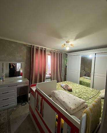 Продажа коттеджей и домов: Продаётся дом с большим двором и садом.участок 5 соток дом 3 комнат — 6