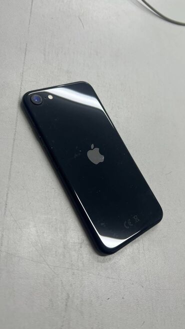 Apple iPhone: IPhone SE 2020, Б/у, 64 ГБ, Черный, 74 %