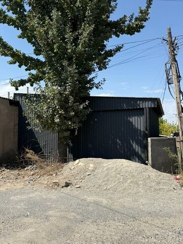 продаю дом швейный цех: Шлагбаум 

Сдается помещение под склад, цех детейлинг
Площадь: 200м2