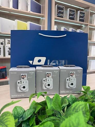 Fotoaparat Fujifilm Instax Mini 13 Clay White Tam yeni, qapalı