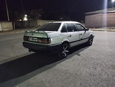 стария машина: Volkswagen Passat: 1989 г., Седан — 1