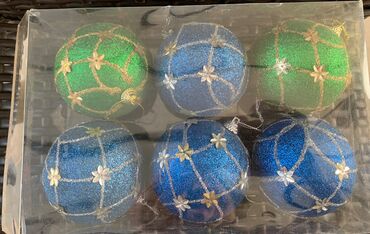 Yeni il oyuncaqları və bəzəkləri: Yeni il ağacı üçün bəzək topları – 2 fərqli dəst 1) Parıltılı çiçək — 1