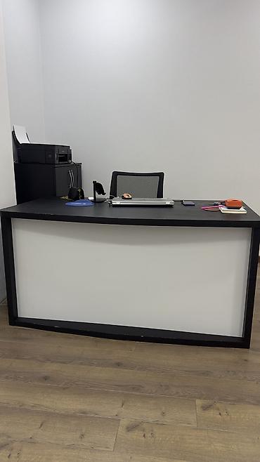 Ofis dəst mebeli: Ofis mebeli komplekt şəkildə cəmi 1250 AZN-ə satılır. Təcili olduğu — 9