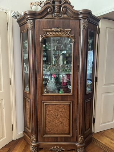 вешалка из дерева: Şüşəli dolab vitrini