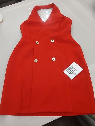 Üst geyimi: Qadınlar üçün şık qırmızı qolsuz jilet/bleyzer jilet. - Model: ikiqat — 1