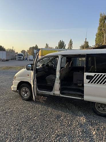 2107 двери: Mitsubishi Delica: 2002 г., 2.8 л, Автомат, Дизель, Минивэн — 7
