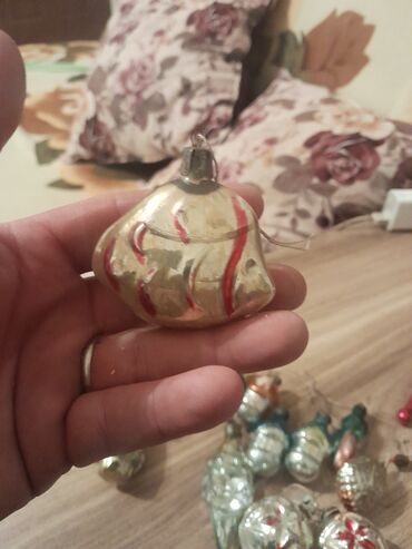 Yeni il oyuncaqları və bəzəkləri: Məhsul: Köhnə yolka bəzəkləri – 5 ədəd klipsli oyuncaqlar Təsvir: - — 14