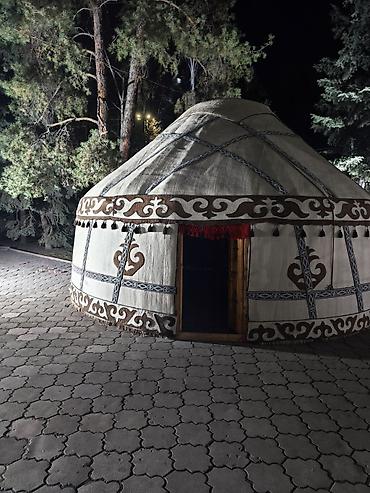 Боз үй: Боз үйлөрдү ижаралоо, Каркасы Жыгач, 75 баш, Казан, Идиш-аяк, Полу менен — 4
