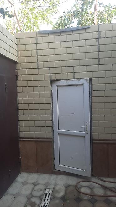 satliq evler: Həyətyanı fərdi yaşayış evi - İki mərtəbəli tikili, fasadı rəngli — 4