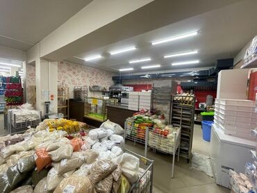 купить коммерческое помещение бишкек: Пишпек Сдается помещение Площадь: 50м2 Автостоянка Этаж: 1 в