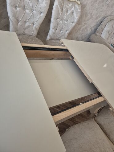 Qonaq otağı dəstləri: Dolab, Komod, Masa və oturacaqlar, Malayziya — 5