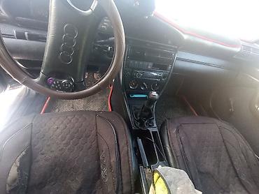 Audi: Audi A4: 1991 г., Механика, Седан — 2