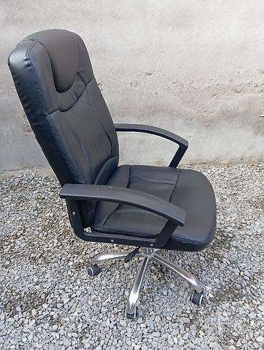 Ofis kresloları – 2 model 1) Dəri görünümlü rəhbər kreslosu - Rəng