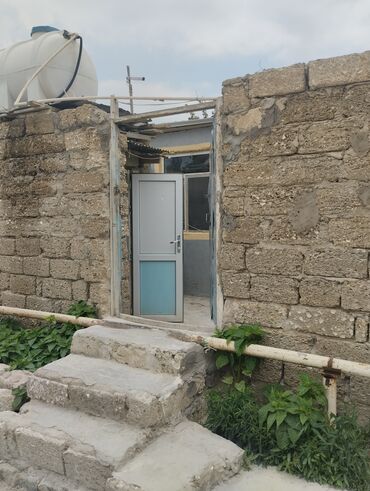 куплю бу профнастил: Salam ev bine Savxozda yerləşir Qaz, işıq yoxdu su var kasib mali evdi