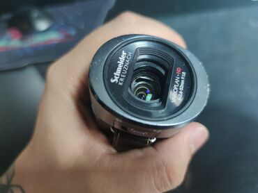 Видеокамеры: Продаю камеру Samsung снимает хорошо Увеличивает мощно