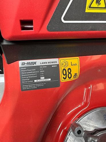 самоходная: Бензиновая газонокосилка D-MAX DM-2020 Характеристики: - Тип — 3