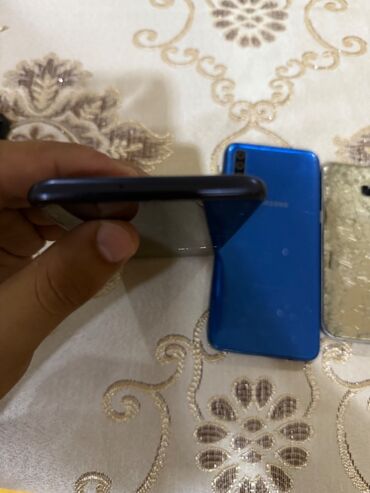 Запчасти для телефонов: Salam telefonların yanlız üzü qırılıb alan her şeyi işliyir biri 30
