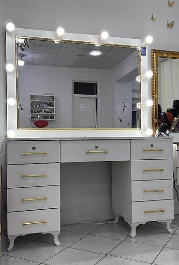 işlənmiş ofis stolu: İşlənmiş, Makiyaj üçün masa, Güzgülü — 1