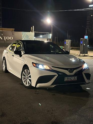 Toyota Camry: 2022 г., 2.5 л, Вариатор, Гибрид, Седан