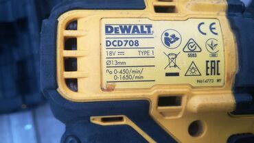 Električne bušilice: Dewalt akumulatorska bušilica sa pratećom opremom. Set uključuje — 6