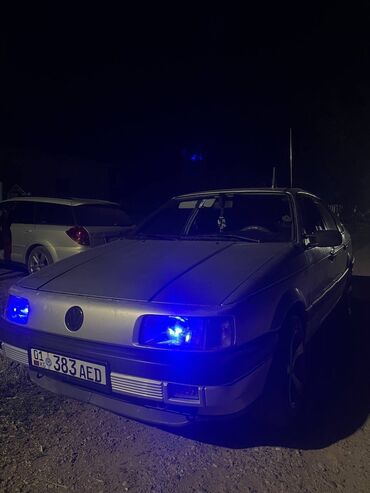 авто гольф: Volkswagen Passat: 1990 г., 1.8 л, Механика, Бензин, Седан
