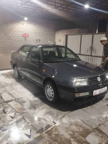 ������������������ ������������ ��������: Volkswagen Vento: 1994 г., 1.6 л, Механика, Бензин, Седан
