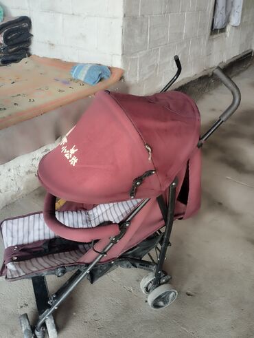 детская летняя коляска: Коляска, цвет - Красный, Б/у