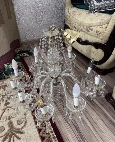 qiz ucun tortlar: Çılçıraq, 8 lampa, Xrustal