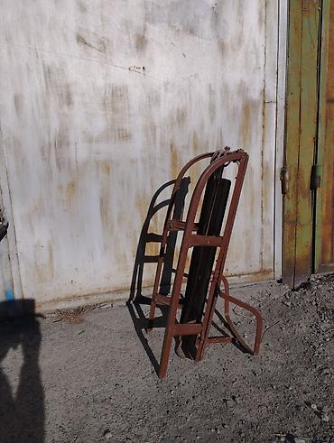 Санки и тюбинги: Продаю детский санки советские (2000сом) Детскую машинку — 1