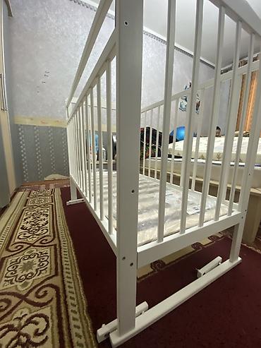 разделитель: Детская кроватка с маятниковым механизмом и выдвижным ящиком почти — 8