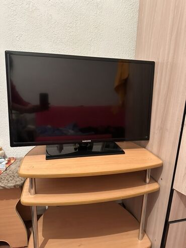 тумба под телевизор стеклянная: Телевизордун шкаф жана стенди, Колдонулган, Полго орнотулма, Жыгач, түсү - Күрөң