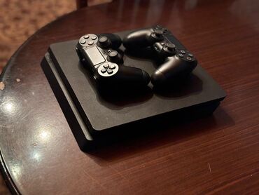 сколька стоит плейстейшен 4: PS4 1Tlb içinde 6+ tannmş oyun(Mortal kombat,fifa,gta,rdr) və s