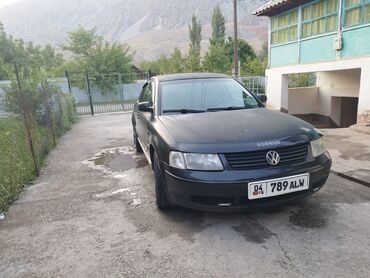 купить машину matiz: Седан Volkswagen Passat черного цвета, модель 2000 года, с номерным