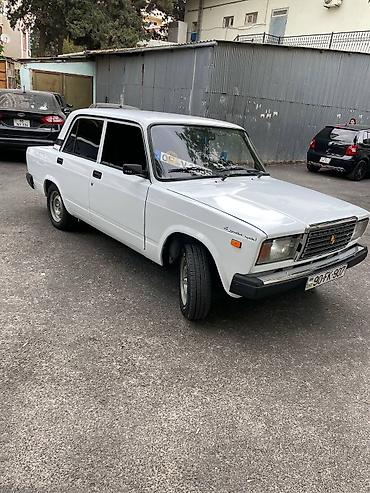 turbo az priora furqon: Lada 2107, ağ rəng, sedan. Xüsusiyyətlər və təchizat: - Salon: qara — 6