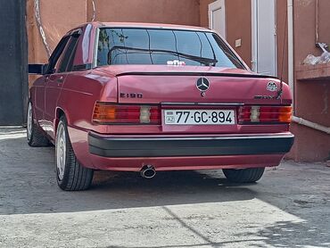 ka 701 traktor: Mercedes-Benz 190 (W201): 2 l | 1990 il Sedan