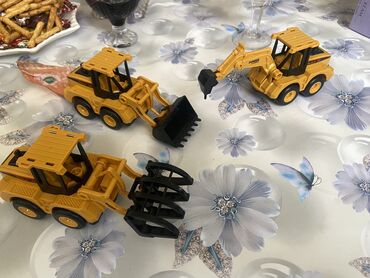 Демонтажные работы: Снос стен | Демонтаж керамогранита, Кирпичная стена, Демонтаж встроенных шкафов | Зачистка от старых обоев, Снятие шпатлевки, Снятие подвесных потолков | Демонтаж ковролина, Демонтаж ламината, Демонтаж подложки | Кровля из профнастила, Металлочерепичная кровля, Крыша из шифера 1-2 года опыта — 11