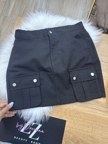 Мужская обувь: Qara mini ətək – utilitar stil - Rəng: tam qara - Kəsim: düz, mini