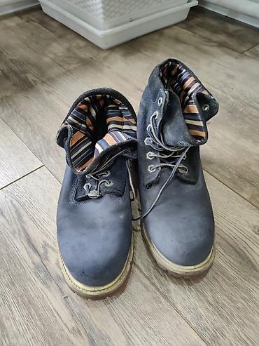 обувь drop: Две пары обуви. 1)1000сом Ботинки Timberland, темно‑синие. - — 1