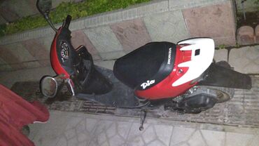 у себя дома: Скутер Honda, 50 куб. см, Бензин