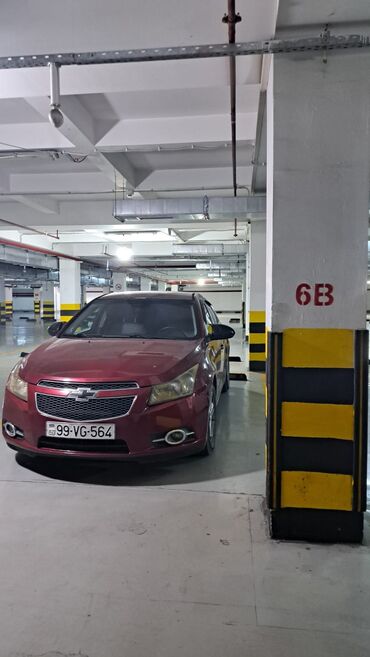 Chevrolet: Chevrolet Cruze sedan – RS paketli, qırmızı rəng. - Kuzov: 4 qapılı — 1