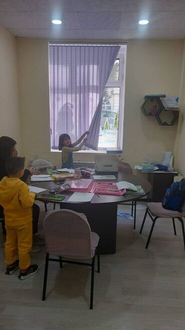 Digər kommersiya daşınmaz əmlakı: Obyekt İcarəyə verilir. Elmler metrosuna yaxin 190 kv m olan — 8