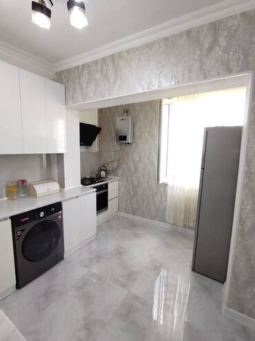 Köhnə tikili: Bakı, Bakıxanov qəs., 4 otaqlı, Köhnə tikili, m. Neftçilər, 120 kv. m — 4