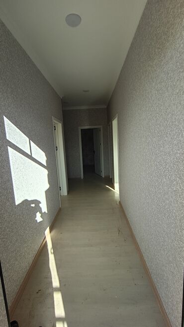 Həyət evləri və villaların satışı: Satılır: həyət evi - Ümumi təsvir: Hündür hasarla əhatələnmiş, dəmir — 5